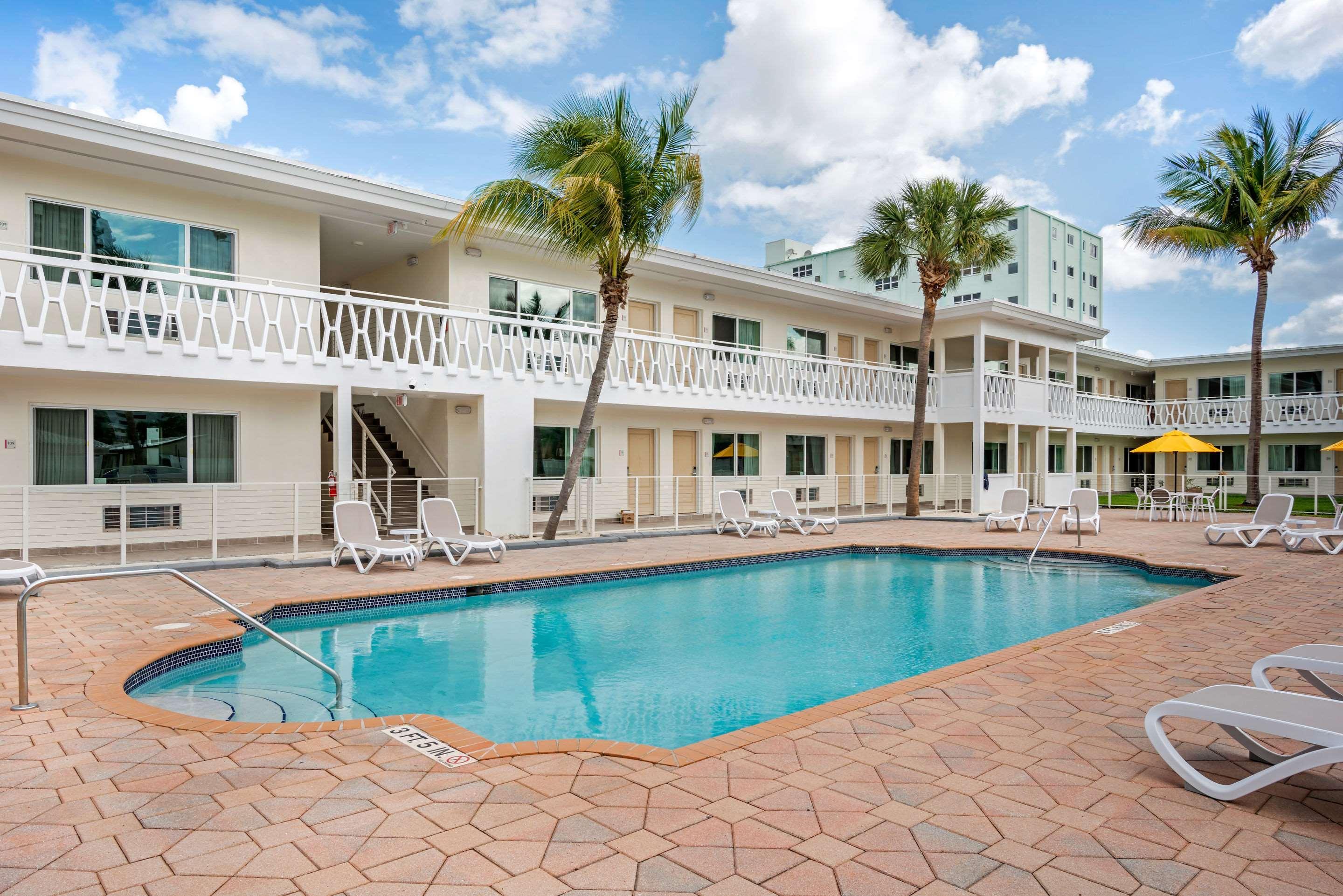 Downtown Hollywood Gardens Inn & Suites Exterior foto
